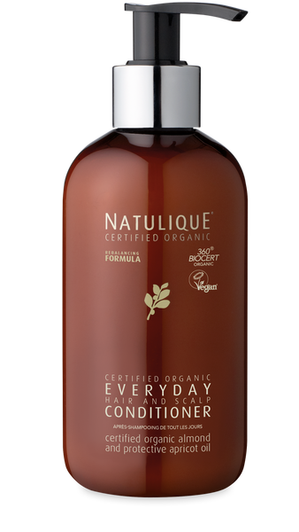 NATULIQUE Everyday Conditioner is speciaal ontwikkeld voor de gevoelige hoofdhuid. De gecertificeerde biologische formule zit boordevol heilzame vitaminen en meer dan 75 verschillende voedingsstoffen.